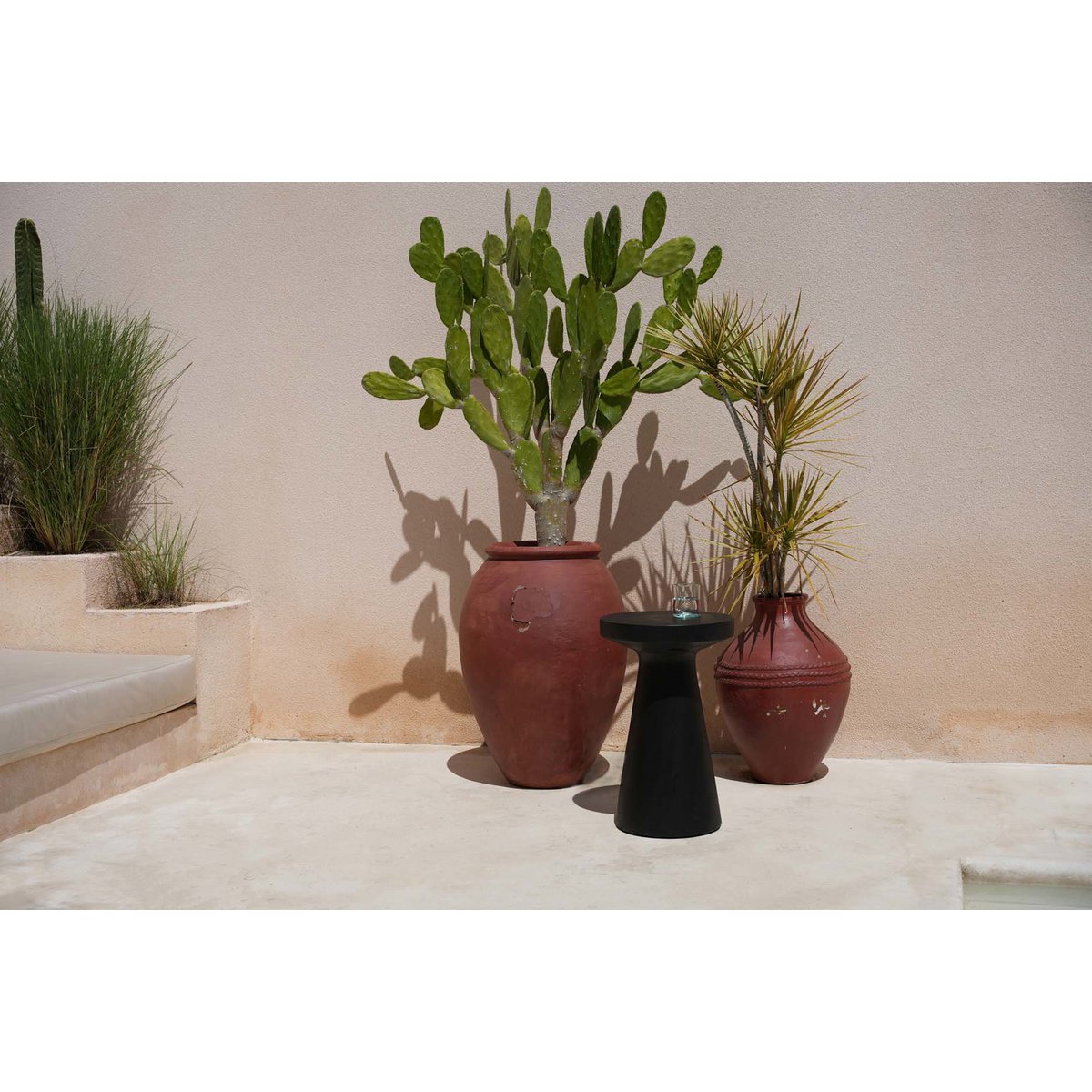 Handcrafted Fiji Side Table - Timeless Luxury Design in Black