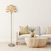Tijdloze Artisan vloerlamp in amber met natuurlijke materialen