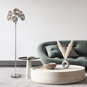 Tijdloze Artisan vloerlamp in rookglas en chromen afwerking