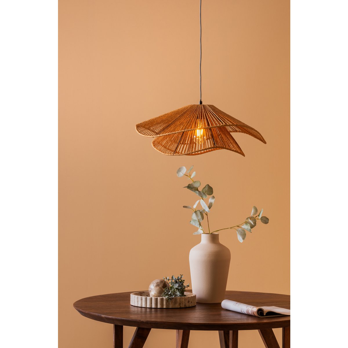 Tijdloze handgemaakte hanglamp met ambachtelijk design en luxe
