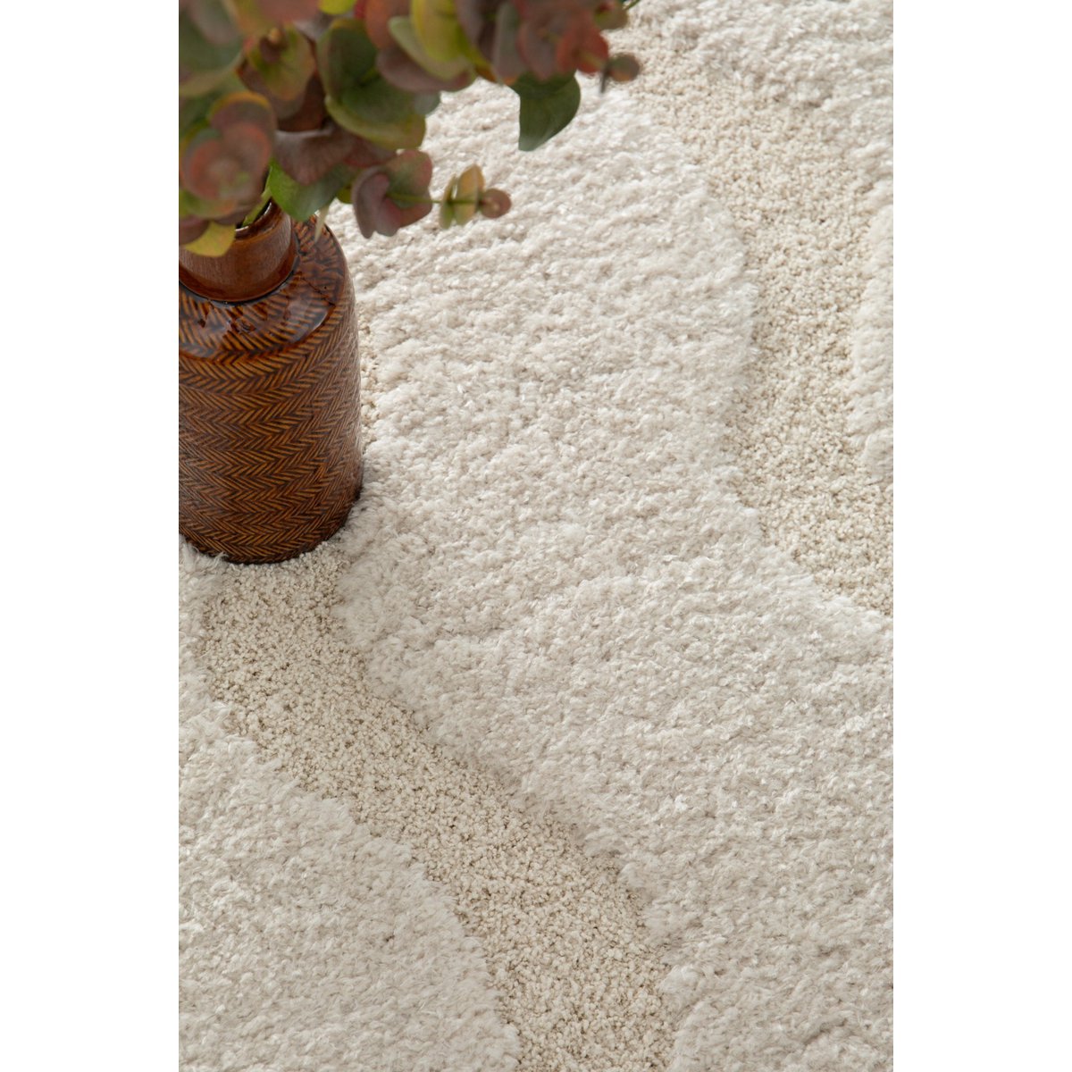 Handcrafted Luxury Shaggy Rug in Premium Recycled Polyester