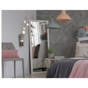 Tijdloze, ambachtelijk vervaardigde LED-wandlamp met hoogwaardige chromen afwerking
