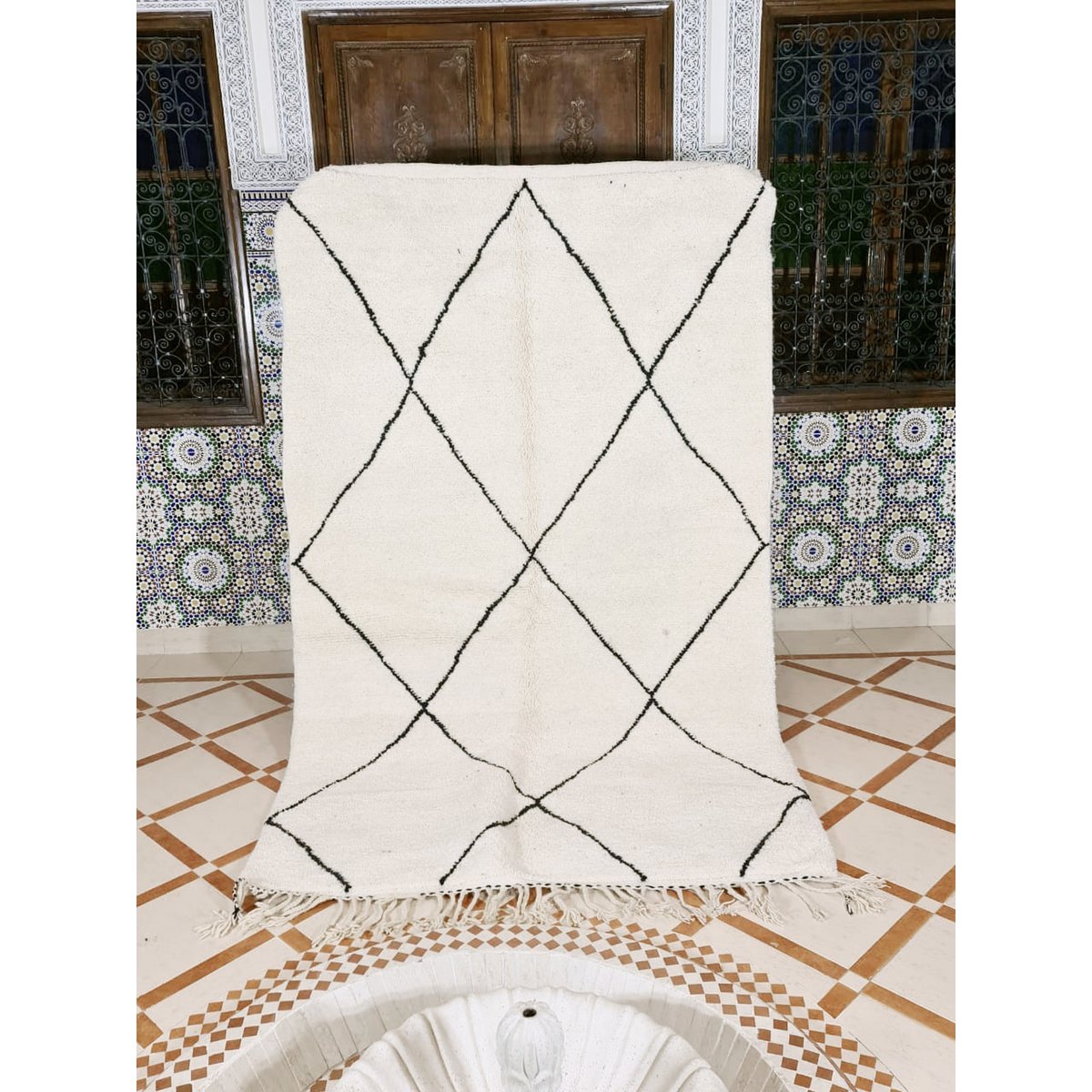 Handmade Luxury Berber Rug, Timeless Artisan Design, 163 x 271 cm