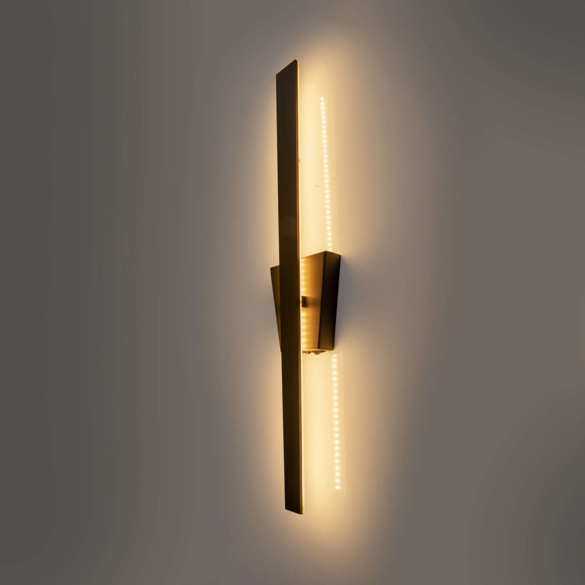 Handgemaakte luxe LED-wandlamp Trevor - Tijdloos ambachtelijk design