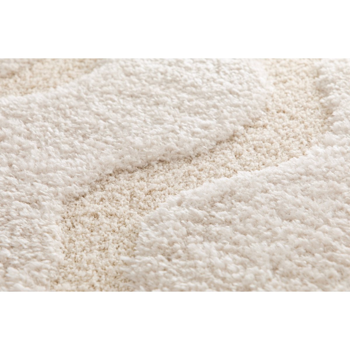 Handcrafted Luxury Shaggy Rug in Premium Recycled Polyester