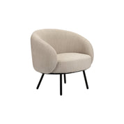 Tijdloze handgemaakte beige loungestoel met hoogwaardige natuurlijke materialen
