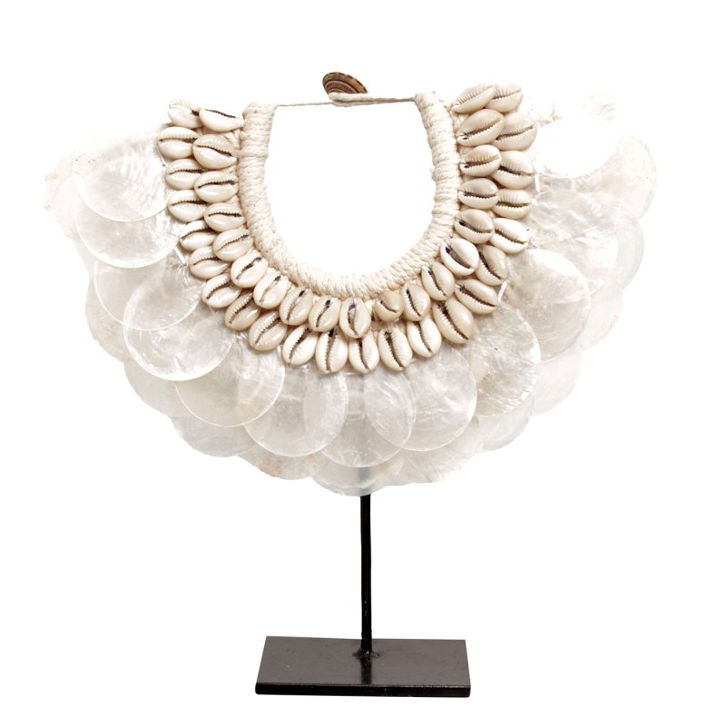 Timeless Luxury Handmade Shell Necklace with Artisan Design